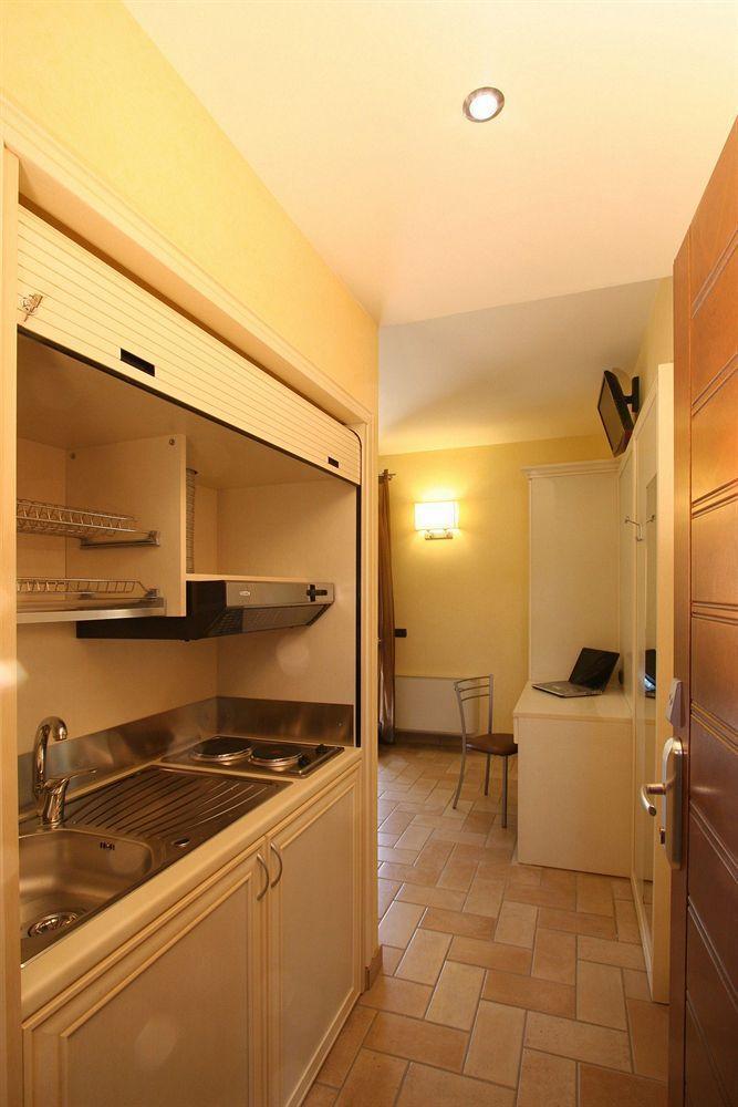 Borgo Castel Savelli Aparthotel Grottaferrata Bagian luar foto