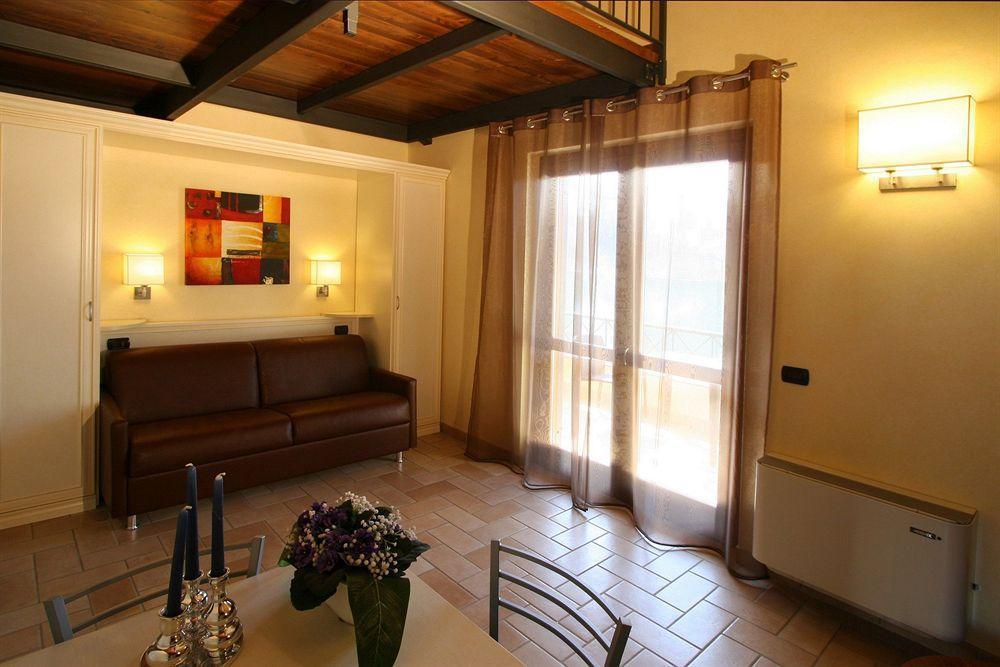 Borgo Castel Savelli Aparthotel Grottaferrata Bagian luar foto