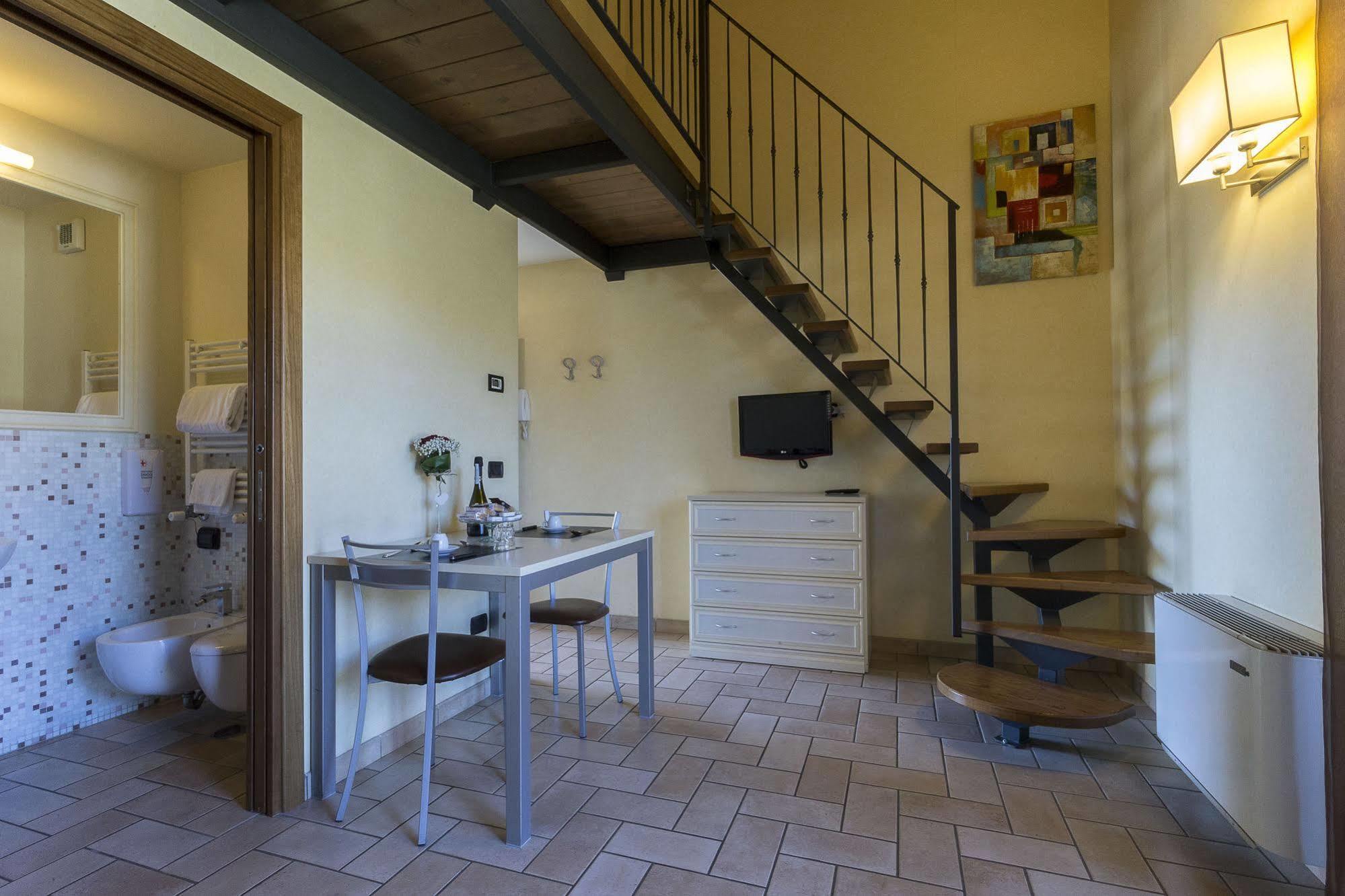 Borgo Castel Savelli Aparthotel Grottaferrata Bagian luar foto