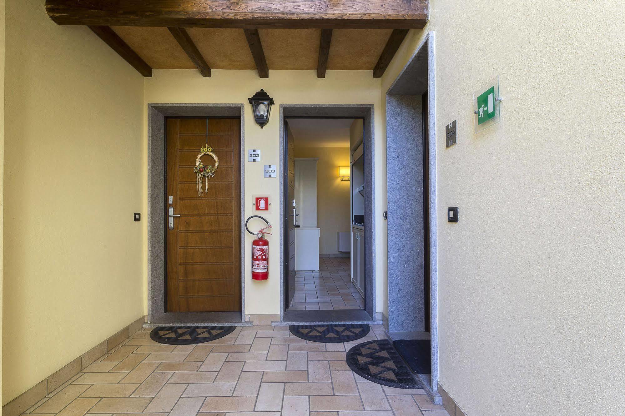 Borgo Castel Savelli Aparthotel Grottaferrata Bagian luar foto